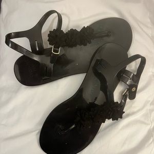Black thongs sandals size 9